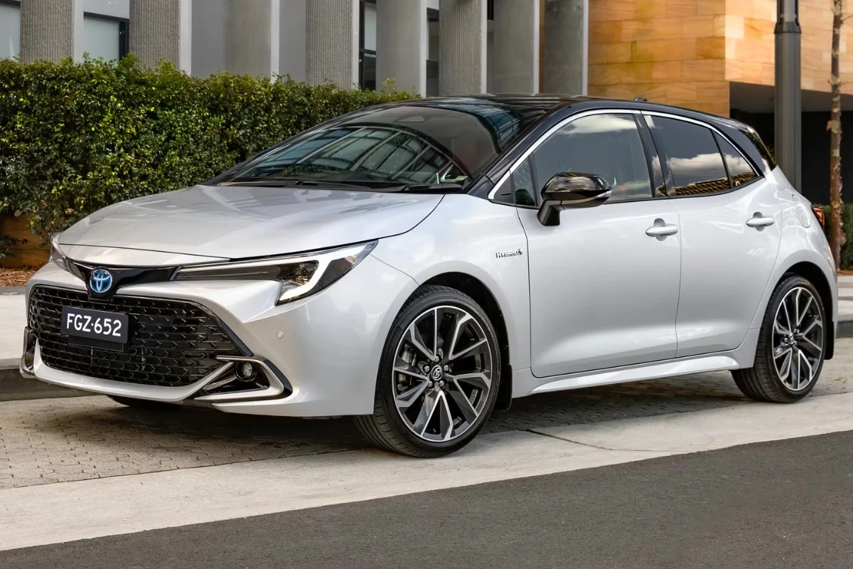 Toyota Corolla Hybrid, Corolla Hybrid sedan, Toyota Corolla Hybrid MPG, Toyota hybrid sedan USA, Corolla Hybrid features, Toyota Corolla Hybrid specs, fuel efficient sedan USA, Toyota hybrid technology, Corolla Hybrid review, Toyota Safety Sense Corolla, compact hybrid sedan, Toyota auto news USA.